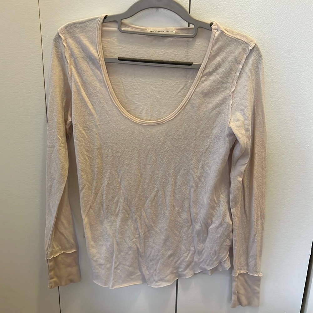 truly madly deeply basic beige scoop neck long sleeve tee, size XS